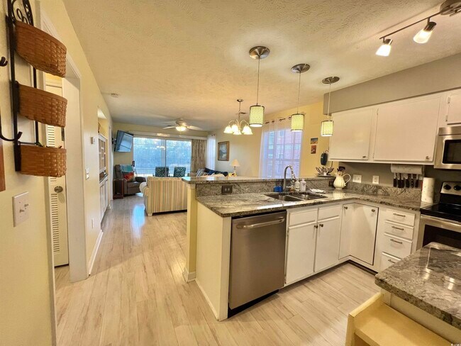 Building Photo - 628 Waterway Village Blvd