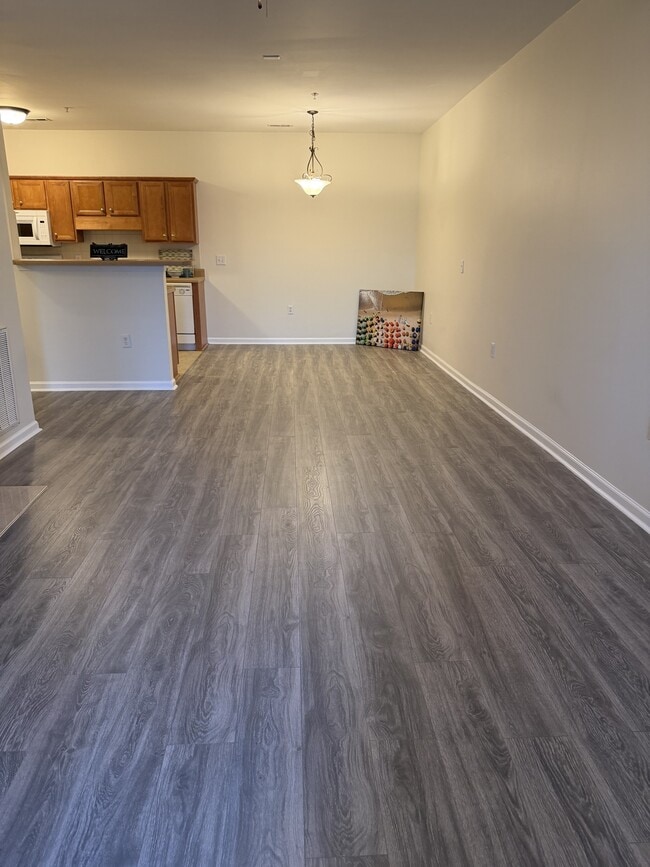 Building Photo - 635 Marshtree Ln