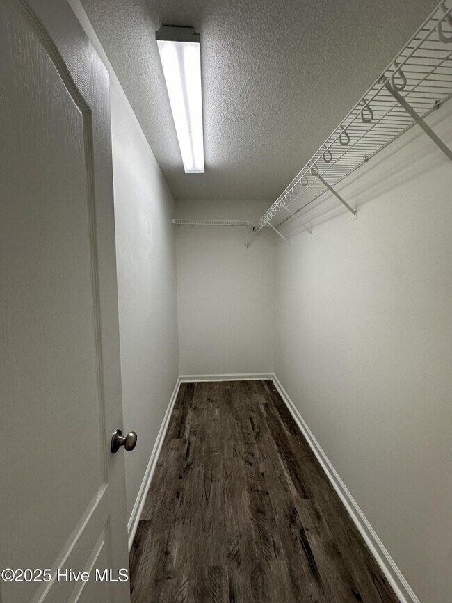 Building Photo - 159 Cavalier Dr