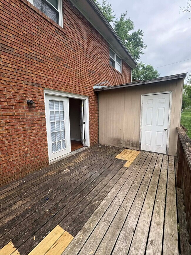 Building Photo - 1708 Highland Way