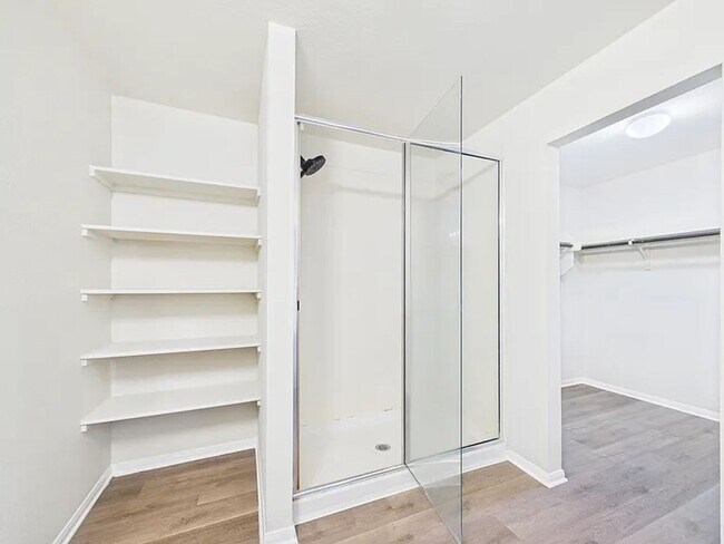 Building Photo - Spacious one-level home in Glenwood!