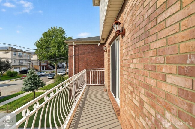 Building Photo - 921 Jefferson Ave