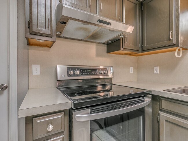 Building Photo - Fair Hill Duplex