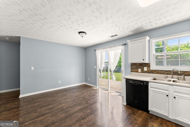 Building Photo - 104 Jameston Dr