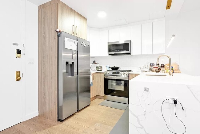 Building Photo - Modern 1BR – Limited Availability