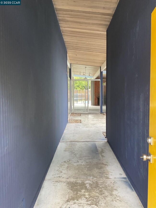Building Photo - 1249 Lancashire Dr