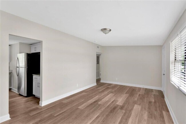 Building Photo - 4105 W Mango Ave
