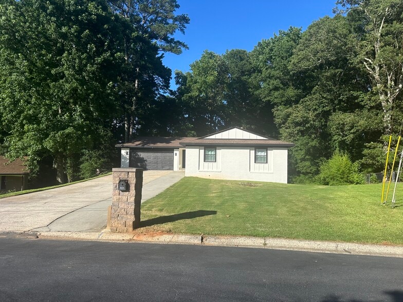 Building Photo - 6178 Graceland Cir