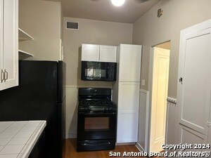 Building Photo - 224 E Rosewood Ave