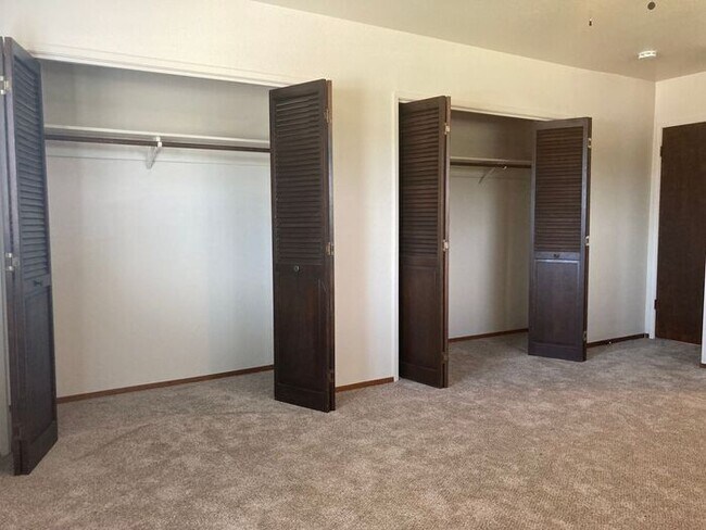 Building Photo - Turlock Country Living 3 Bedroom 2 Bath Home