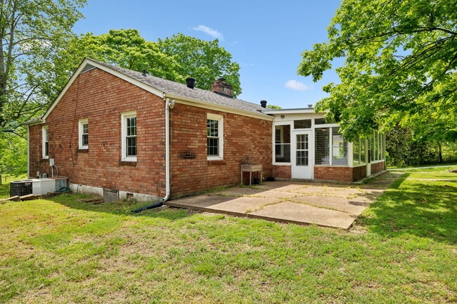 Building Photo - 1155 Ridge Hill Rd