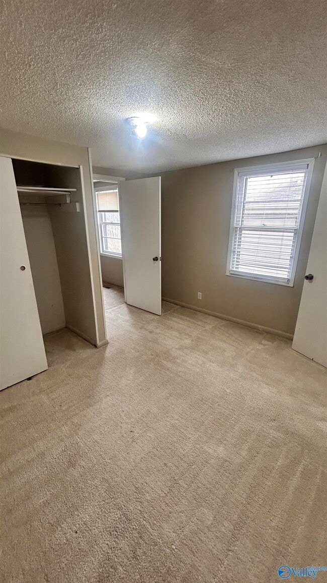 Building Photo - 1109 Humes Ave NE