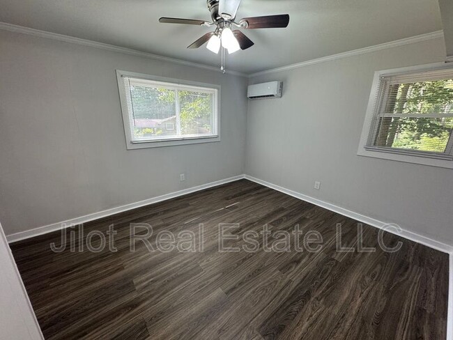 Building Photo - 3240 Pyrite Cir SW