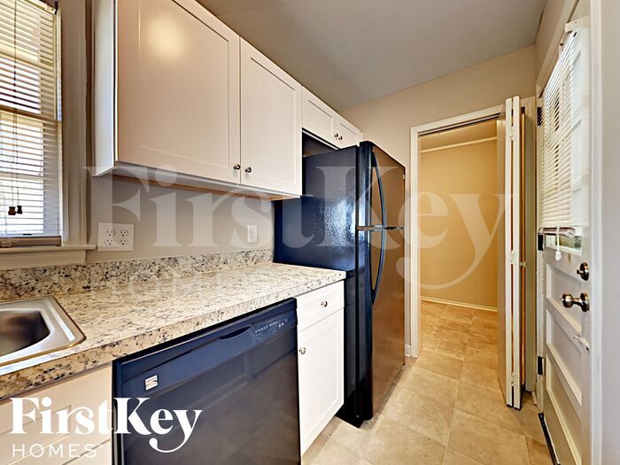 Building Photo - 2672 Lilac Dr