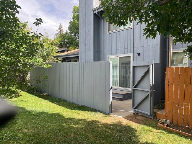 Building Photo - 3147 Westwood Ct