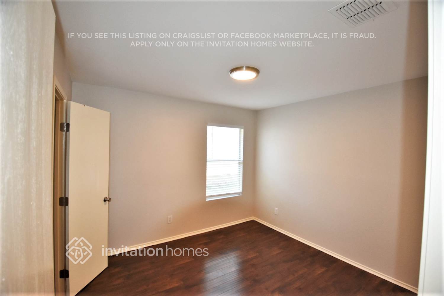 Building Photo - 14133 Esperanza Dr