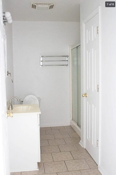 Building Photo - 323 Parker Farm Rd