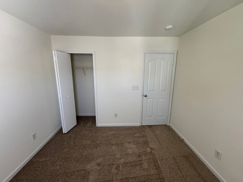 Building Photo - 6718 Sequoia Hills Dr