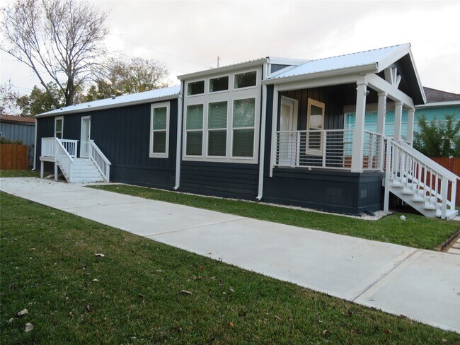 Building Photo - 2712 Bering St