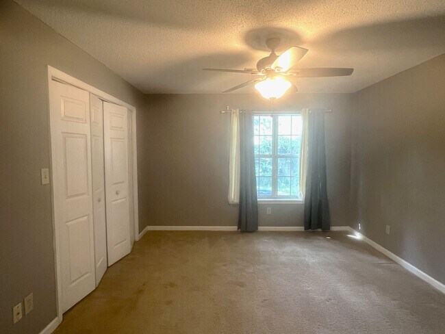 Building Photo - 113 Saddlehorn Dr