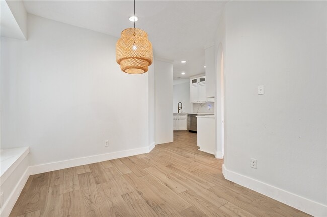 Building Photo - 23742 River Pl Dr