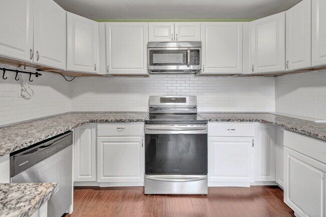 Building Photo - 25 Cartright St