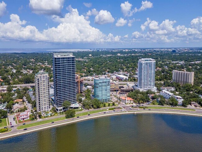 Building Photo - 2900 W Bay to Bay Blvd