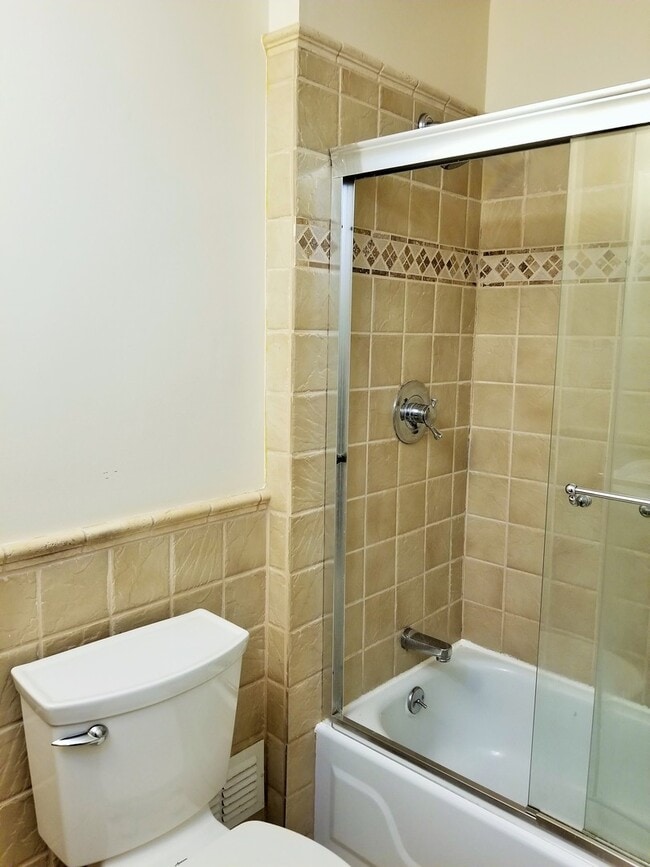 Building Photo - YOU CAN STOP YOUR SEARCH! BRAND NEW Jeffer...