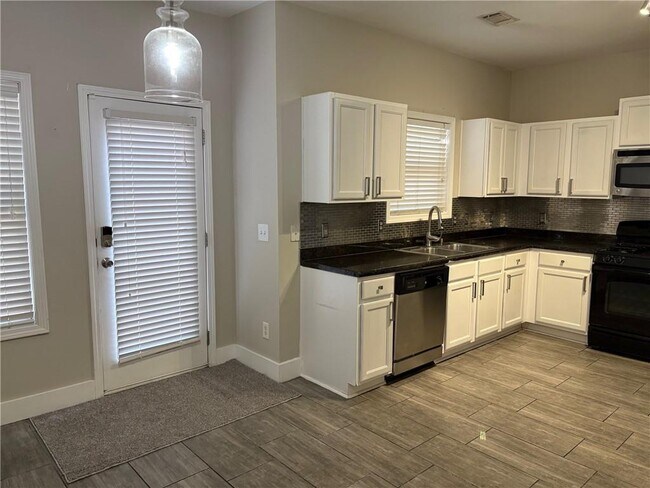Building Photo - 1448 Autumn Wood Trail