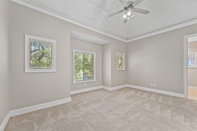 Building Photo - 3106 Sackett St