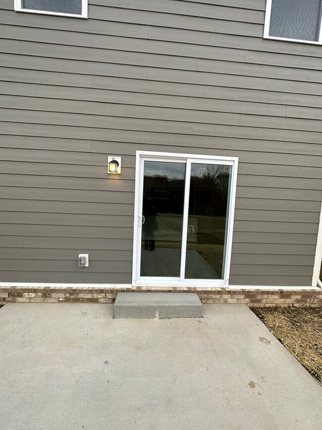 Building Photo - 2252 Robert Gwynne Dr