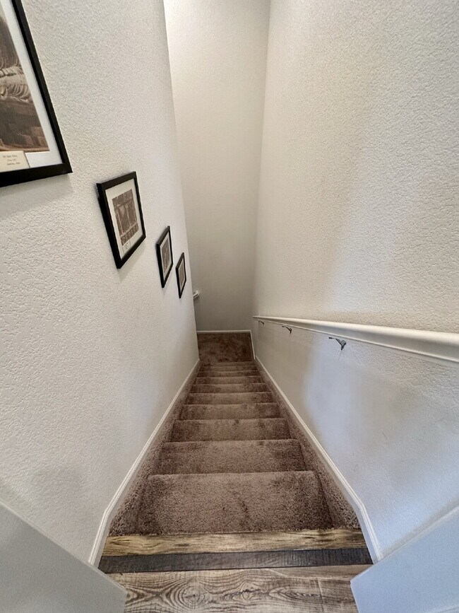 Building Photo - MOVE IN SPECIAL:   Move in before January 31, 2026 receive $500 off of 1st Month’s Rent.