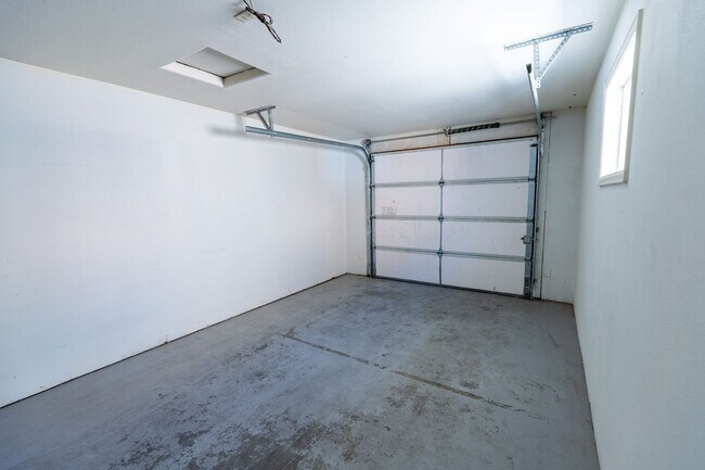 Building Photo - 1240 Bunting Ave