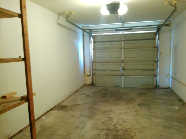 Building Photo - 6628 Hardwick Unit B - 2/Bed 1/Bath - $117...