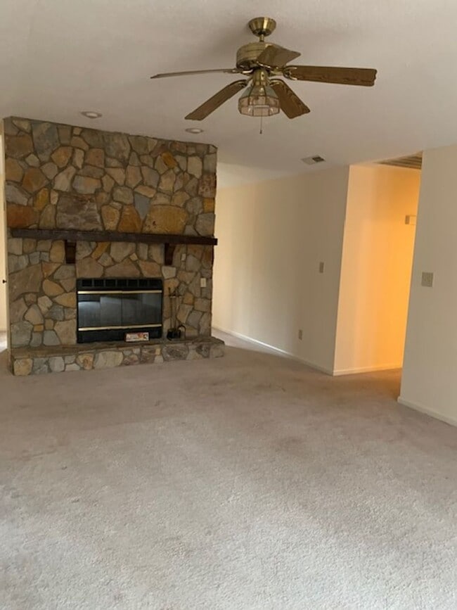 Building Photo - Single Family Home