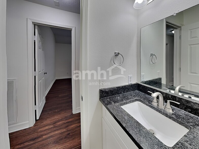Building Photo - 1830 Arrowhead Ct