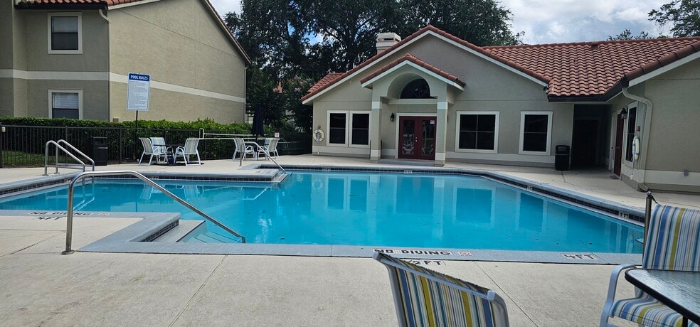 Community pool and clubhouse - 3034 Parkway Blvd