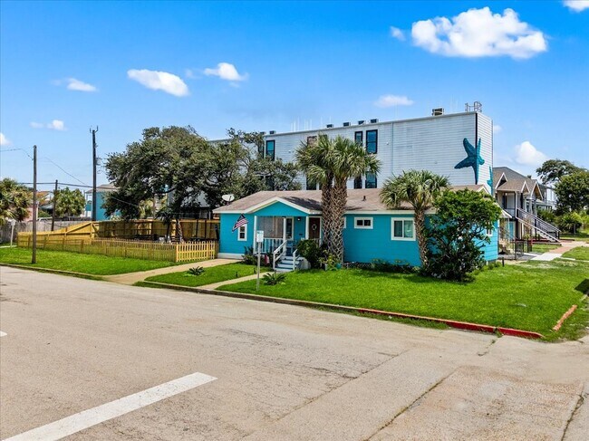 Building Photo - 728 7th St