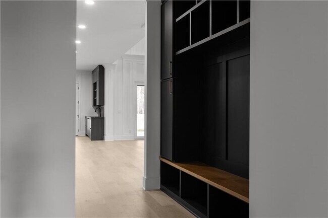 Building Photo - 409 Thunder Rd