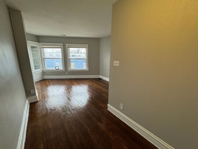 Building Photo - 4324 Pearl Rd