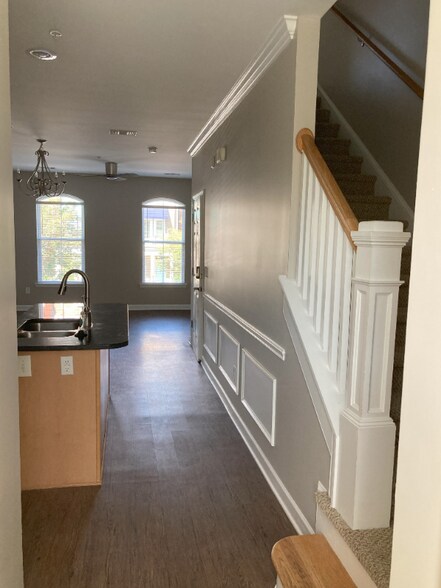 Building Photo - 2922B Yancey Way