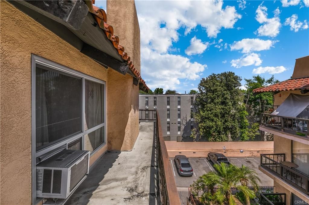 Building Photo - 1127 E Del Mar Blvd