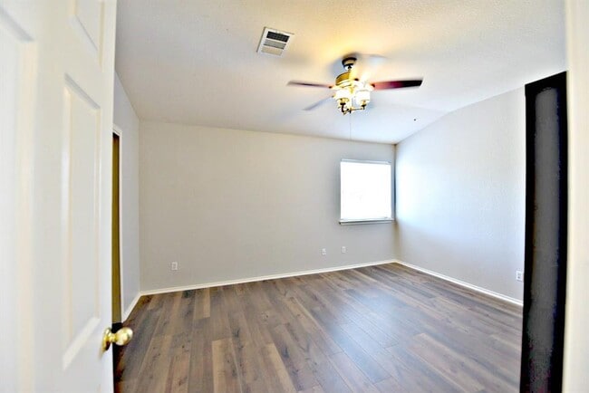Building Photo - 104 Mertz Ln