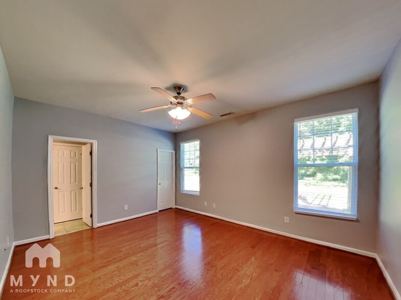 Building Photo - 909 Summer Storm Dr