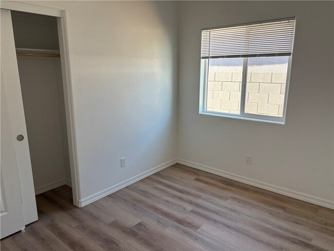 Building Photo - 2553 Sycamore Ave