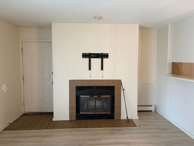 Building Photo - Two Bedroom Condo At Aspen Grove In North Boulder - Outdoor Pool & Year Round Hot Tub!
