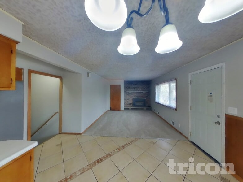 Building Photo - 1633 Sherwood Ave