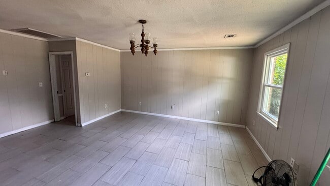 Building Photo - Unit B, 3327 Robin hood Dr