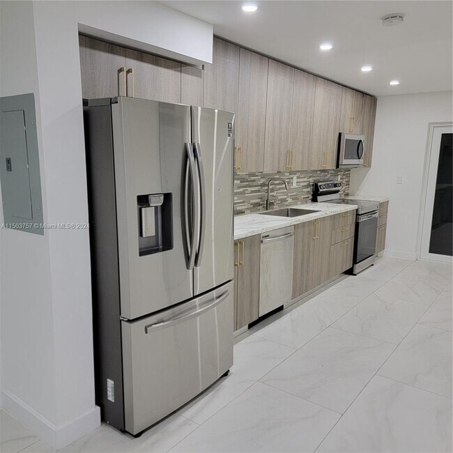 Building Photo - 2369 W 66th Pl