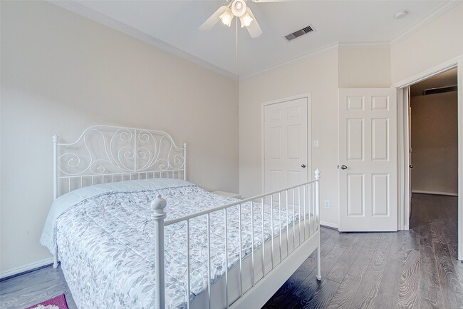 Building Photo - 9400 Bellaire Blvd